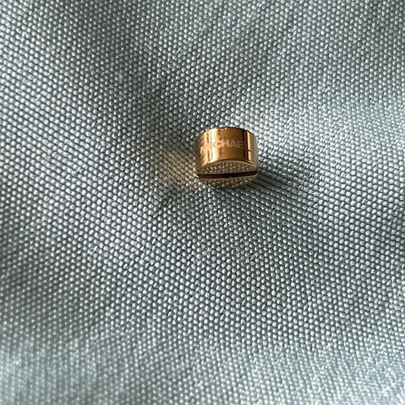 Michael Kors, precious metal plated mini hoop earrings - Picture 5 of 6